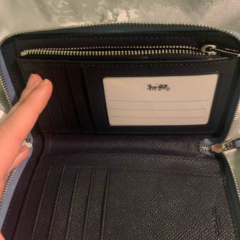 SOLD BNWT Coach Wallet - Picture 4 of 9